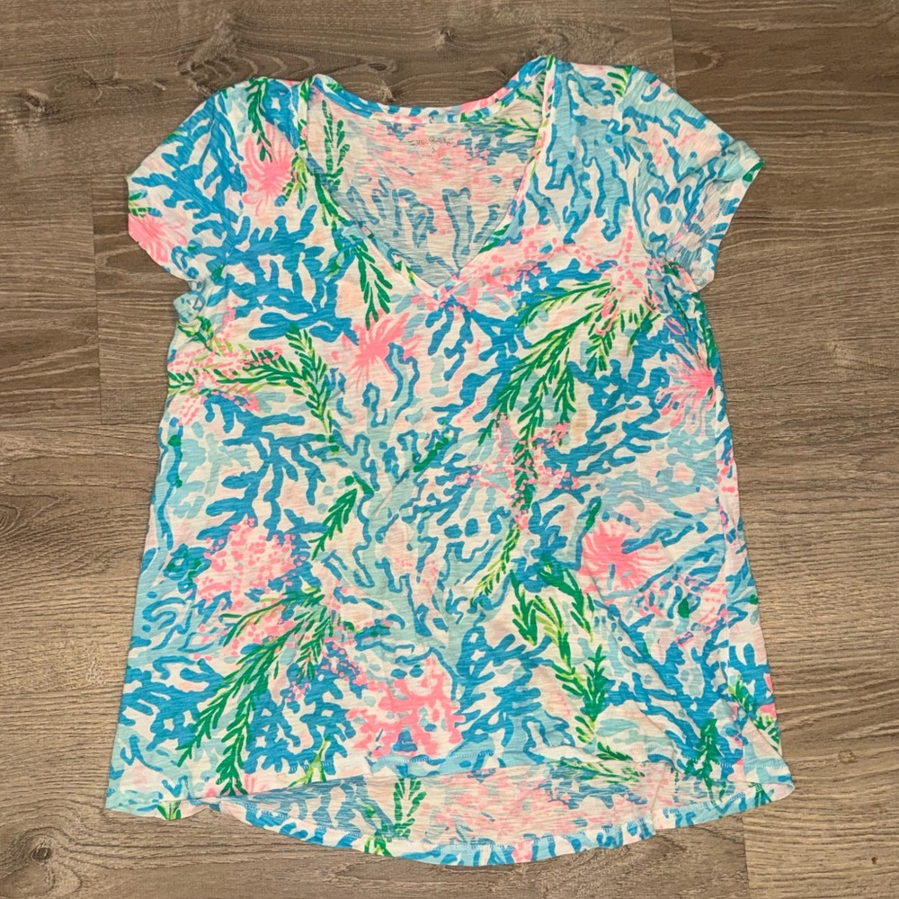 Lilly Pulitzer V Neck t shirts Coral themed Medium
